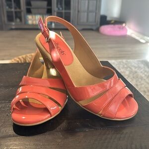 Softspots orange, tangerine sandal, wood like heel, amazing detail